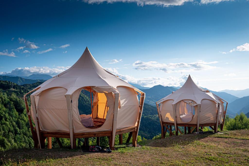 The Ultimate Outdoor Experience: Exploring the World of Glamping